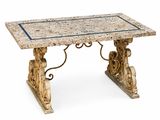 une image représentant une table en marbre ornée d'une bordure bleue