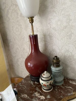 a lamp that is sitting on top of a table