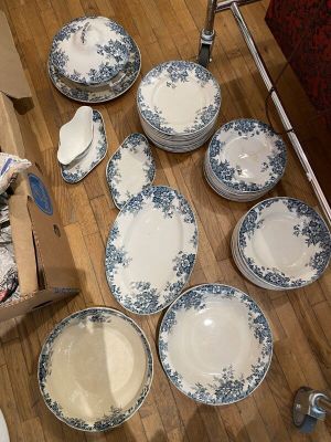 many plates and bowls sitting on the floor next to each other