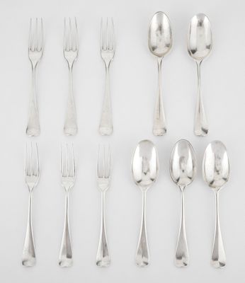 an assortment of silverware including forks, spoons and spoons