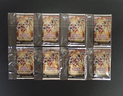 gros plan d'un jeu de cartes sur une table