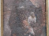 tableau représentant un oiseau, dans un cadre doré, accroché au mur