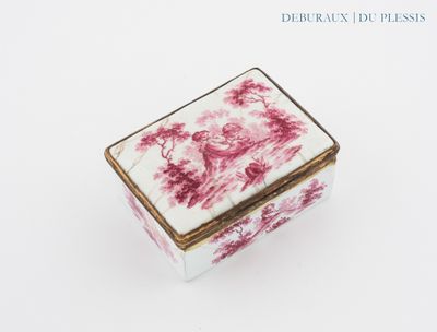 une petite boîte avec un tableau sur une surface blanche