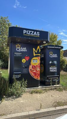 two vending machines that have pizzas on them