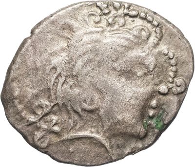 une pièce d'argent représentant une femme
