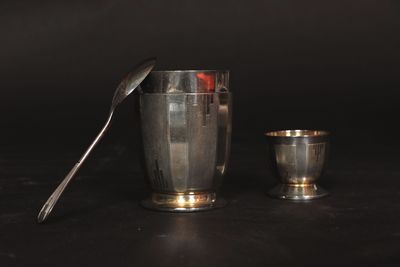 ERCUIS. Réunion d'une timbale et d'un coquetier avec sa cuil…