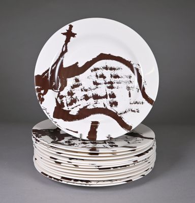 D'après Antonio GAUDI. Suite de 13 assiettes en opaline ? A …