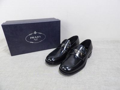prada men ' s black leather dress shoes with silver buckles