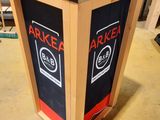 une boîte en bois sur laquelle est inscrit « arkex »