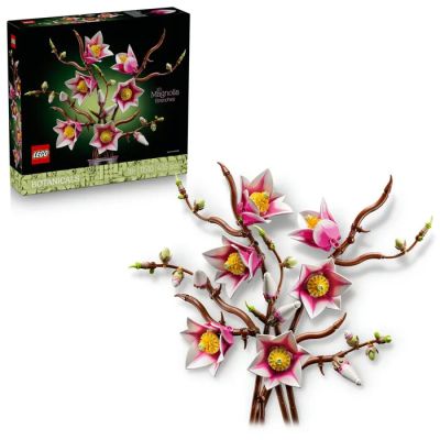 une boîte de fleurs en papier et une boîte de fleurs en papier
