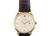 gros plan d'une montre sur fond blanc avec un bracelet marron