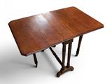 image d'une table avec un plateau en bois sur fond blanc