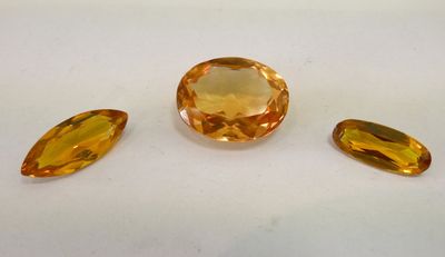 Lot de 3 pierres de synthèse, poids 34.