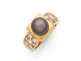 une bague en perle noire et diamants