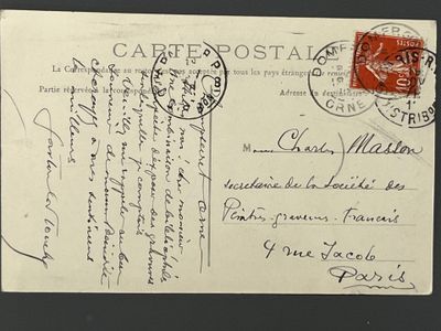 une vieille carte postale sur laquelle figure la photo d'un homme