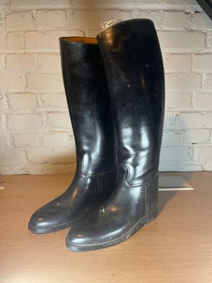 a pair of black boots sitting on a table