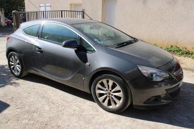 a picture of a car parked on the side of the road