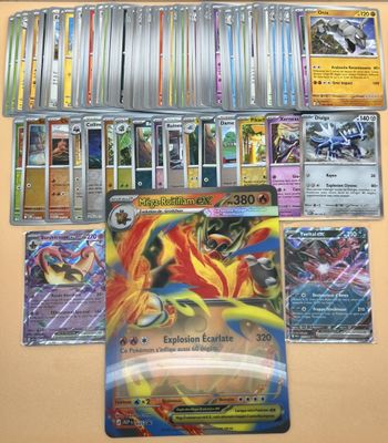 beaucoup de cartes pokemon différentes sur la table