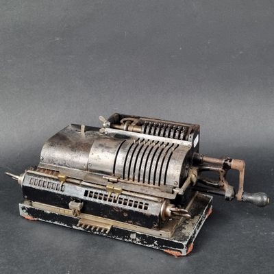 a small machine that is sitting on a table