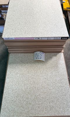 Lot d'environ 72,38 m² de dalles PVC homogènes, format 608 ×…