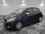 la photo d'une voiture bleue garée dans un garage