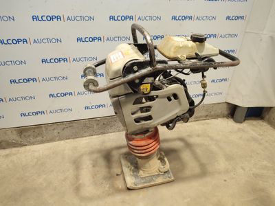 une image représentant une machine posée sur un socle