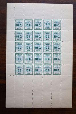 une photo d'une feuille de papier sur laquelle figurent de nombreux chiffres