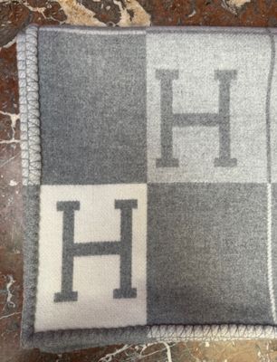 Hermès Plaid, modèle Avalon en laine et cachemire gris 170 x…