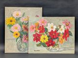 deux tableaux représentant des fleurs dans un vase et un vase contenant des fleurs