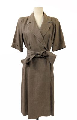 l'image d'une robe de femme sur un mannequin