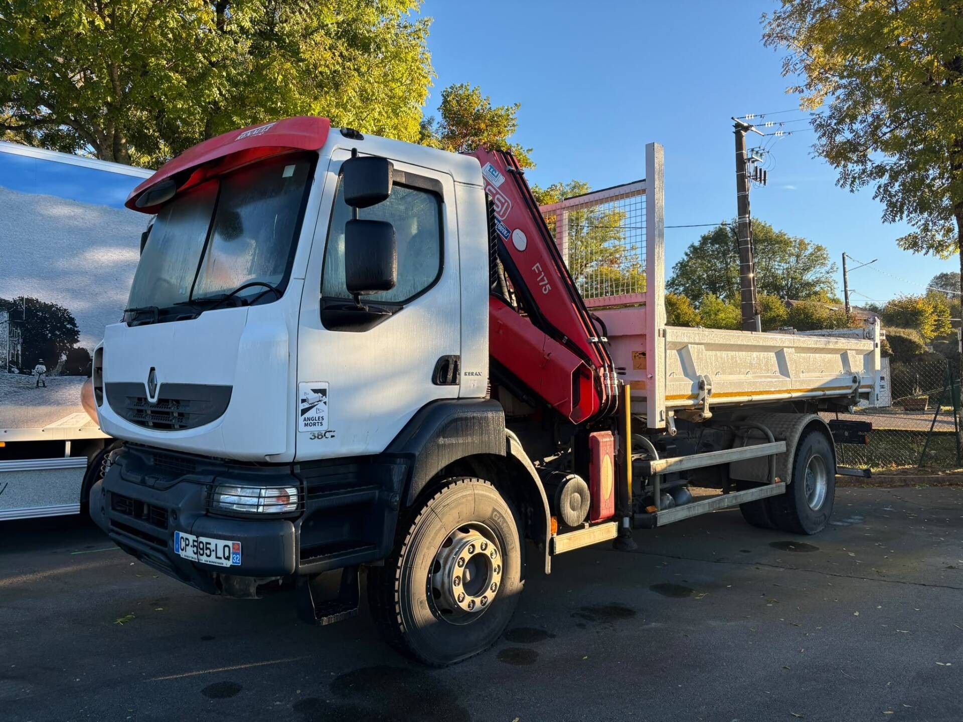 RENAULT RENAULT KERAX 19T GRUE FASSI F175A.