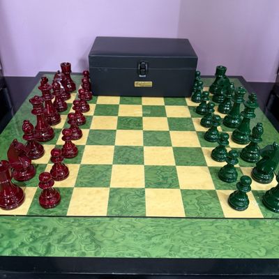 Jeu d'echec GARRY KASPAROV bois peint rouge et vert avec boi…