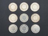 une collection de six pièces britanniques différentes posées sur un fond noir