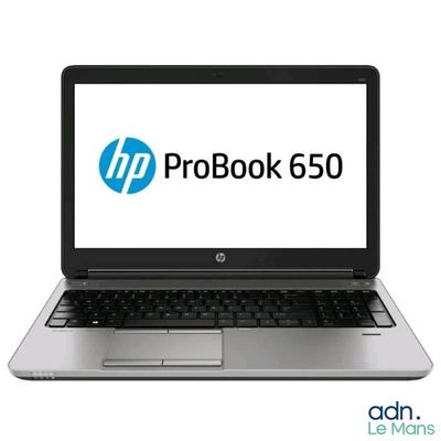 L'ordinateur portable HP ProBook 650 est ouvert sur un fond blanc