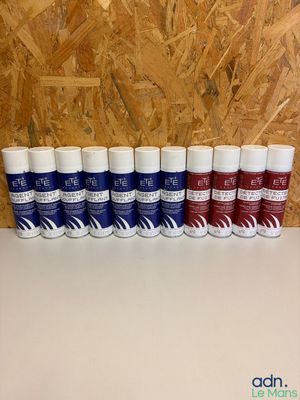 un lot de six pots de peinture rouge, blanche et bleue