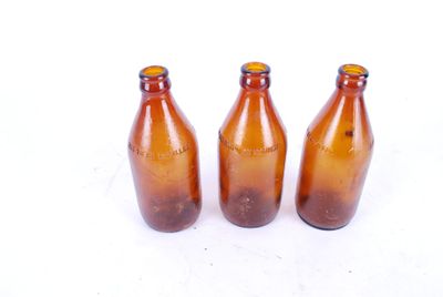 Un lot de 3 bouteilles de bieres (datées 1944/45)