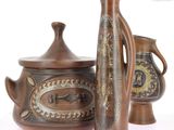 trois vases placés l'un à côté de l'autre