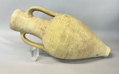 un vase muni d'une anse