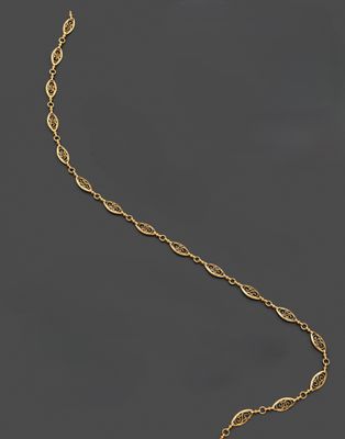 un collier en or dont la chaîne a été coupée en deux