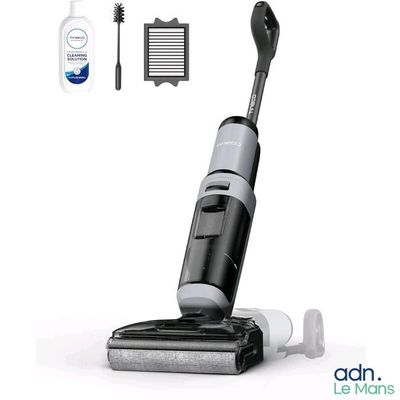 une photo en noir et blanc représentant un aspirateur et une brosse à dents