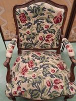 Fauteuil dit "à la reine", en bois mouluré ciré, le dossier … (photo 2)