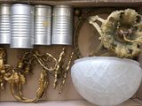 une boîte contenant un certain nombre d'objets
