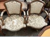 two chairs that are sitting next to each other