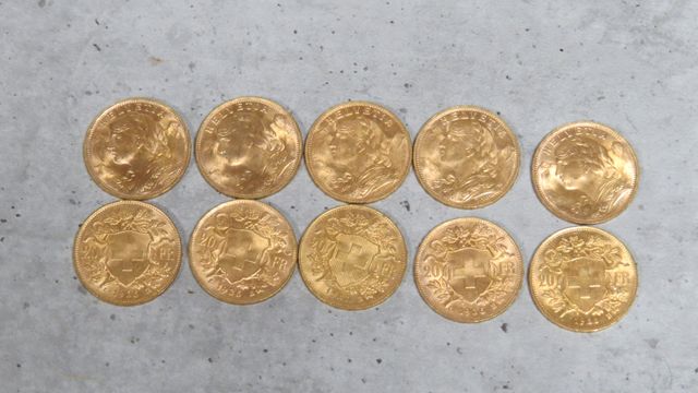 Dix pièces de monnaies en or à valeur faciale de 20 francs Suisse...