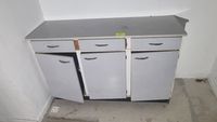 Ensemble composé d'une console en bois, deux meubles bas dép… (photo 5)