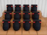 une pile de boîtes empilées les unes sur les autres