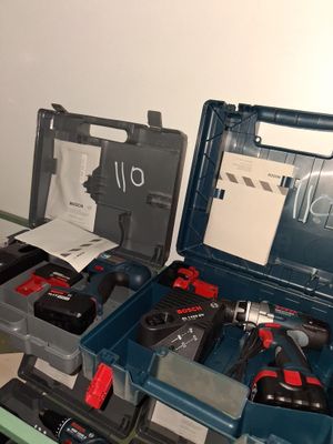 many tools that are sitting on a table together