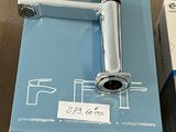 un boîtier muni d'un robinet et un boîtier muni d'un robinet