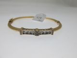 un bracelet rigide en or et diamants