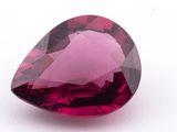 une tourmaline rose sur fond blanc
